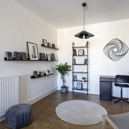 Grand T3 Rue Pietonne Bureau Et Terrasse Angoulême